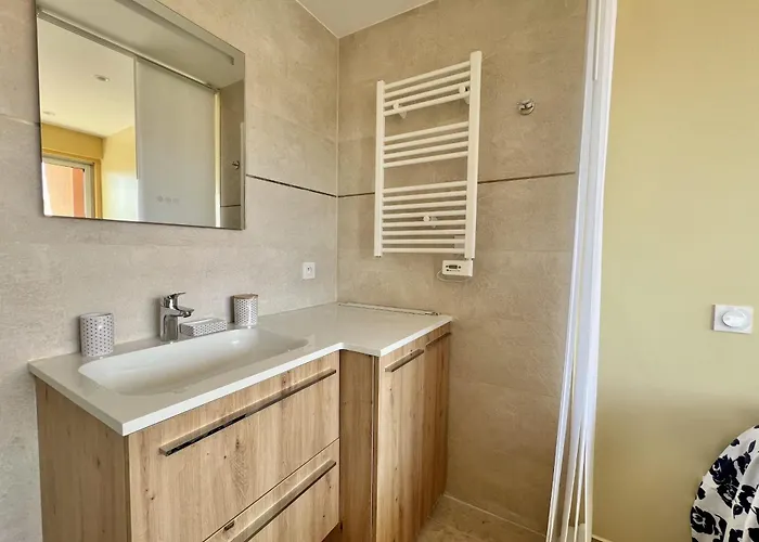 35M2 Sea View With Terrace Beach By Walk